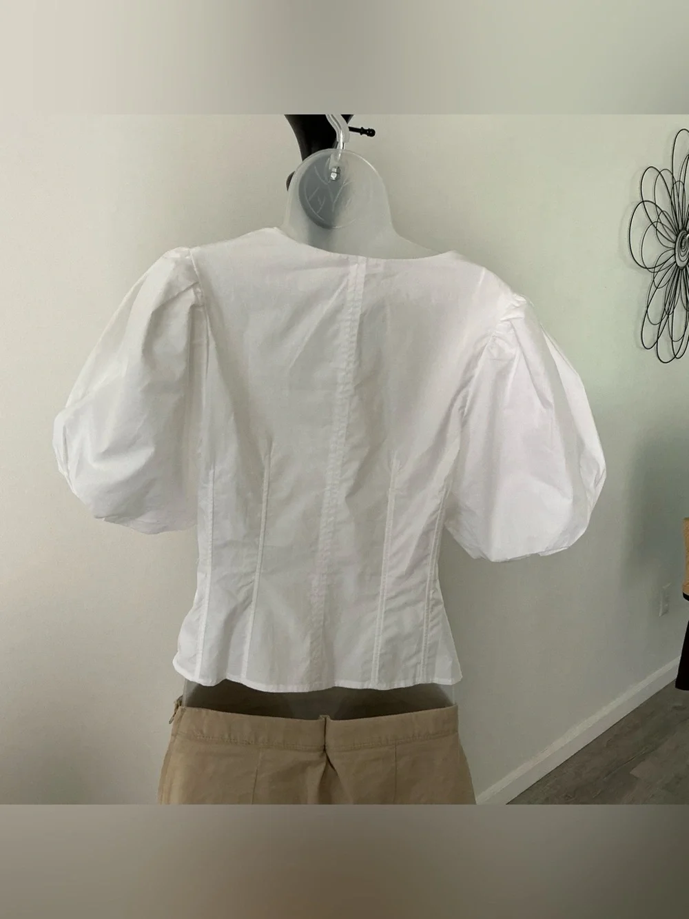 Banana Republic Women’s White V-Neck Puff-Sleeve Cotton Blouse – Size 6